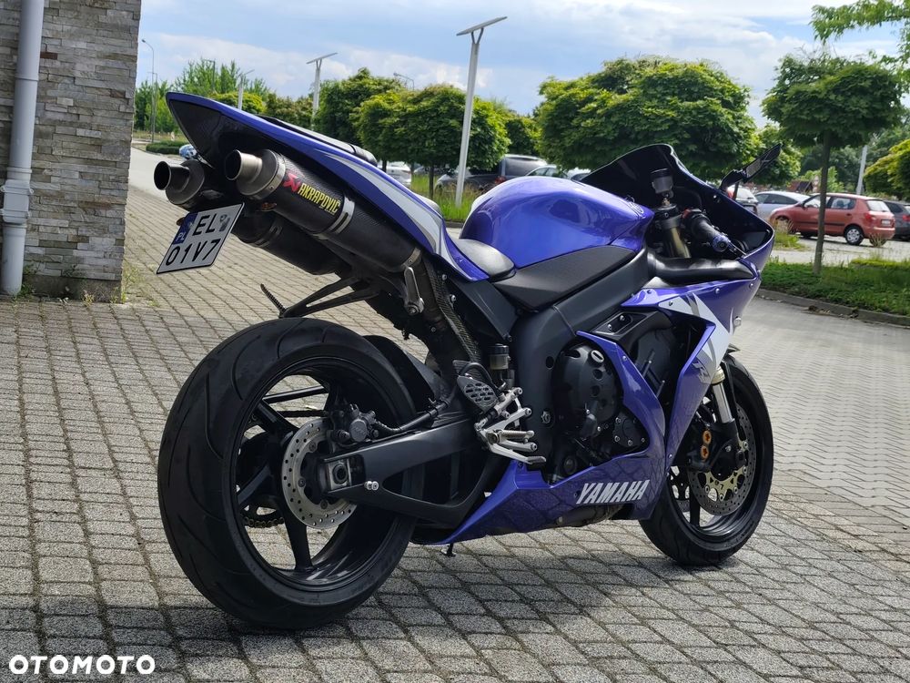 Yamaha R1 - 4