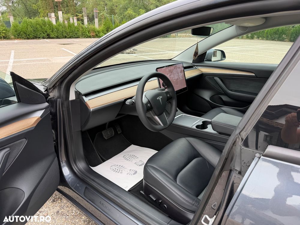Tesla Model 3 - 7