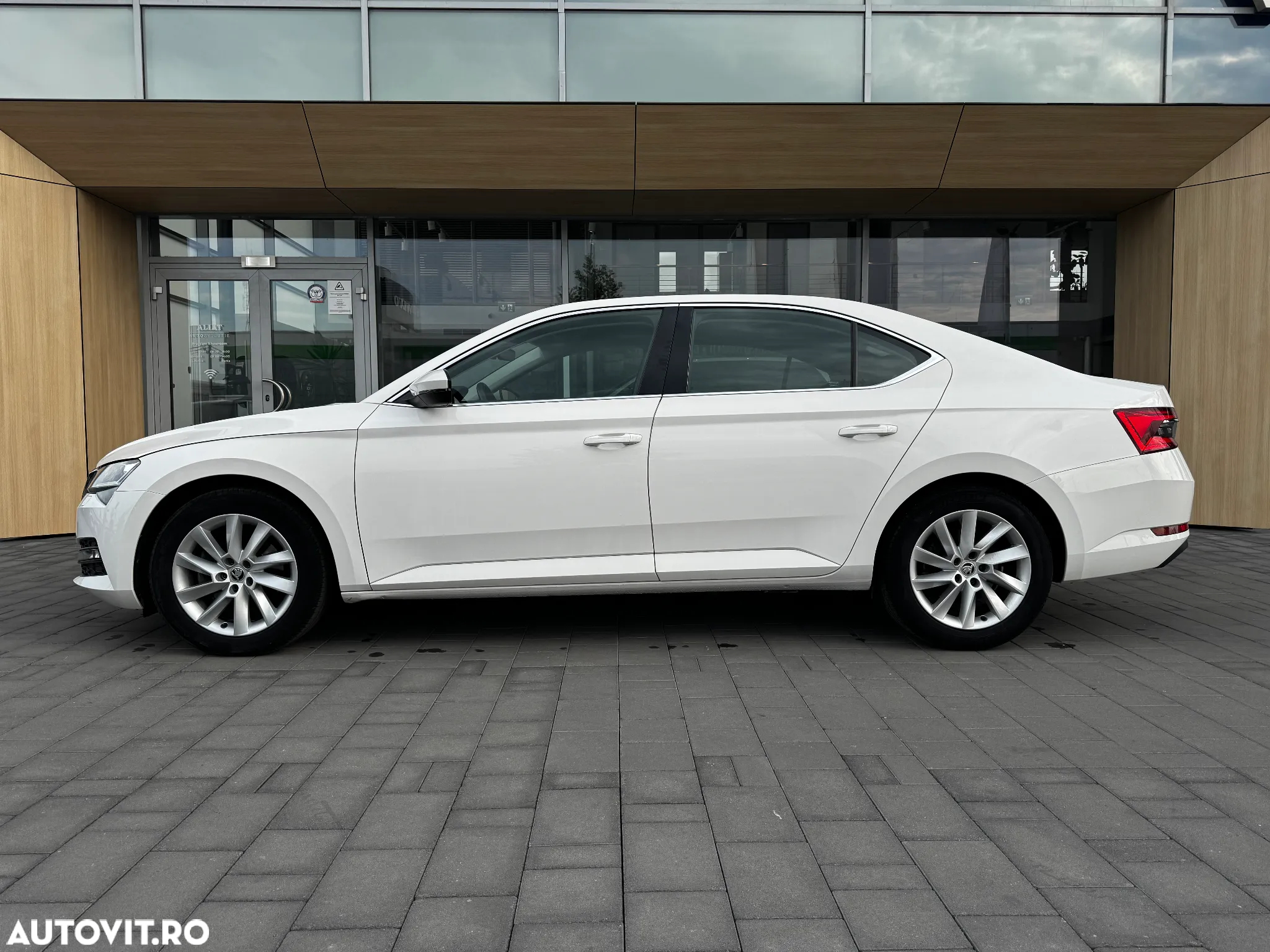 Skoda Superb 2.0 TDI Style - 4