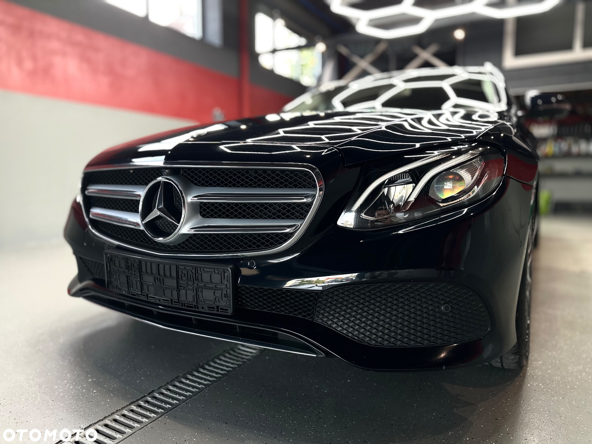 Mercedes-Benz Klasa E 200 4-Matic 9G-TRONIC - 4