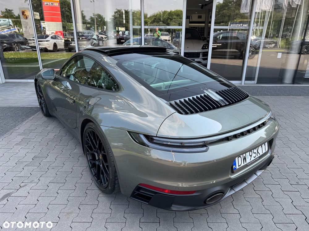 Porsche 911 Carrera 4 GTS - 5