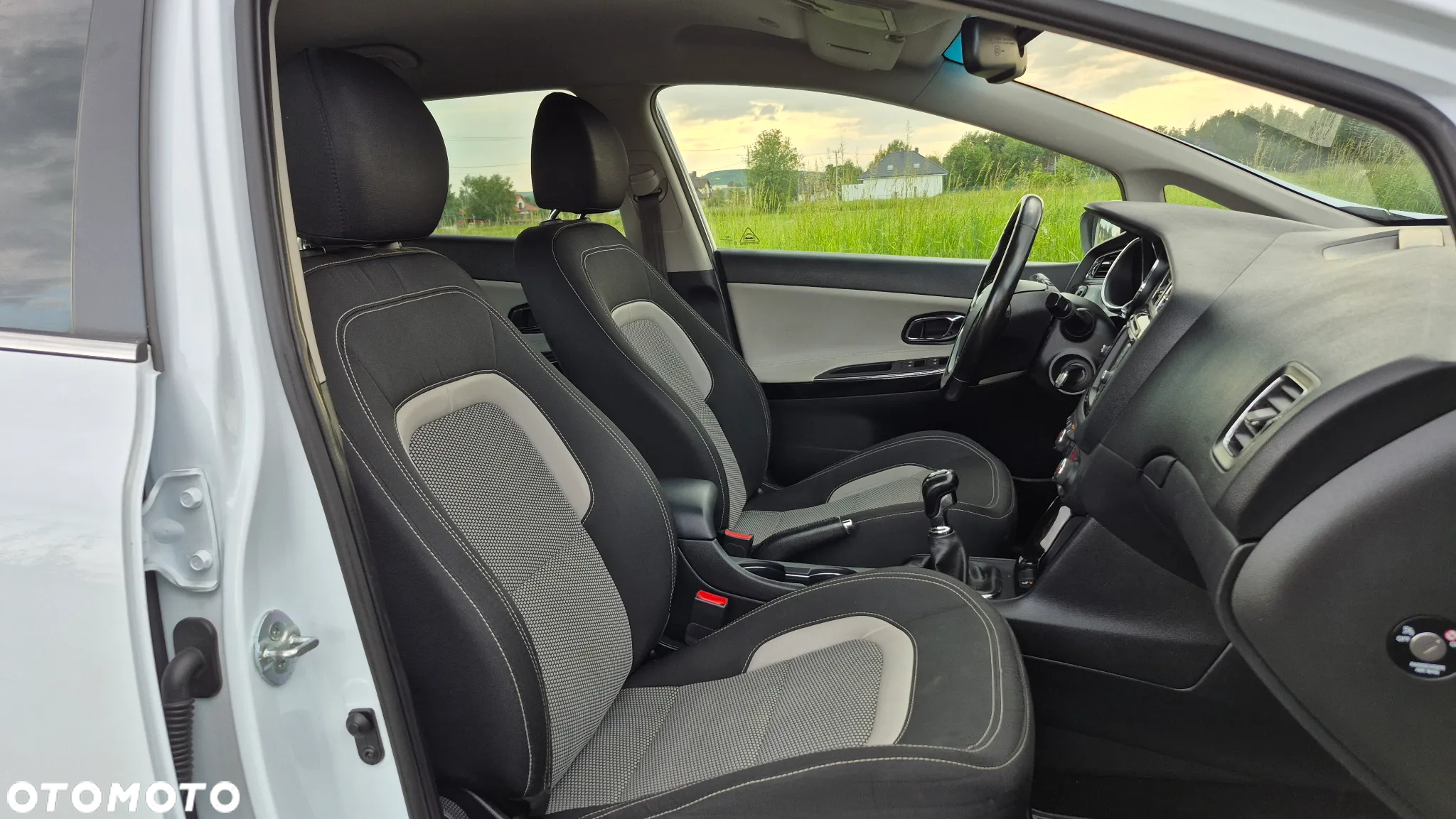 Kia Ceed 1.6 GDI ISG SW Platinum Edition - 12