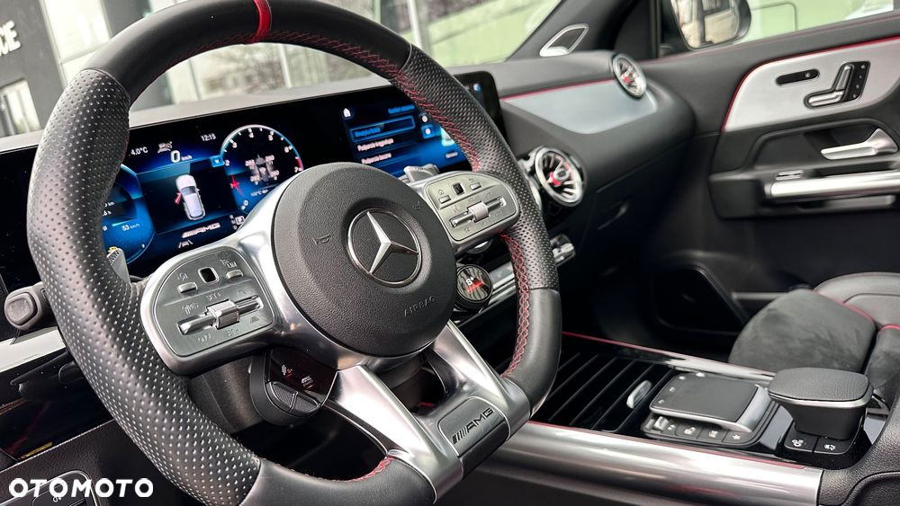 Mercedes-Benz GLA - 11