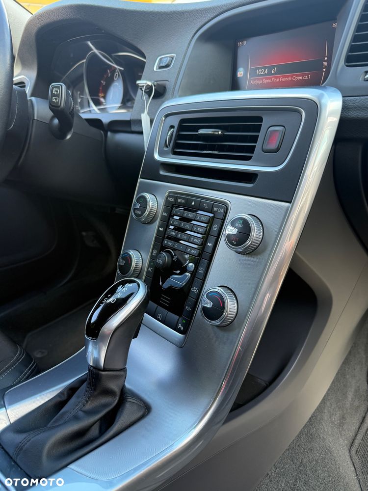 Volvo V60 T2 Geartronic Kinetic - 25