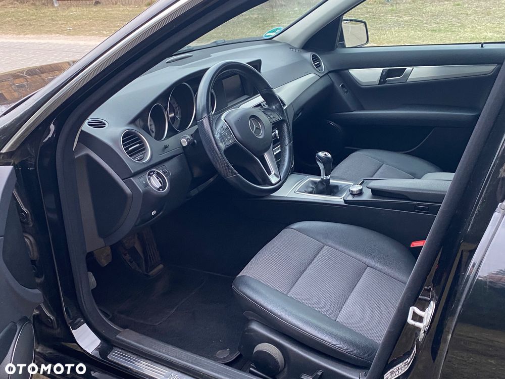 Mercedes-Benz Klasa C 180 (BlueEFFICIENCY) Avantgarde - 24