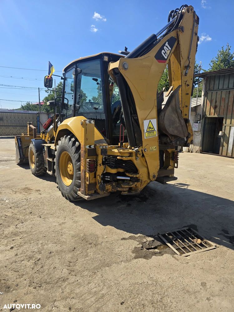 Caterpillar 428F2 - 3