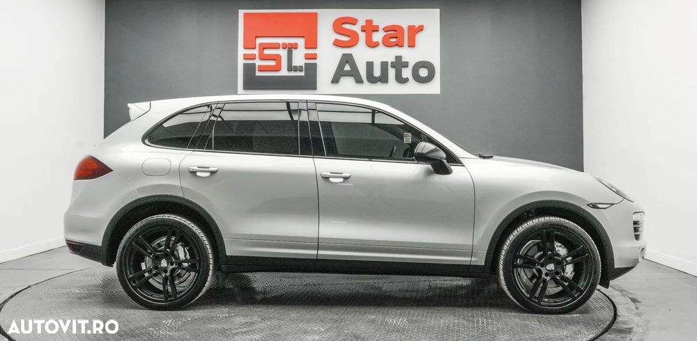 Porsche Cayenne 3.0 L V6 - 12