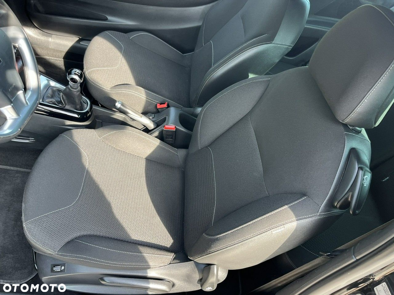 Citroën DS3 BlueHDi 100 CONNECTED CHIC - 12