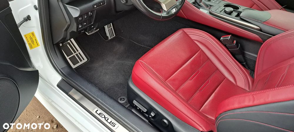 Lexus RC 200t / 300 F Sport - 12