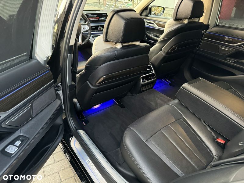 BMW Seria 7 - 12