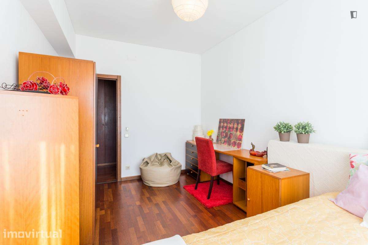 Quarto - localizado em Ramalde Porto - Grande imagem: 2/14