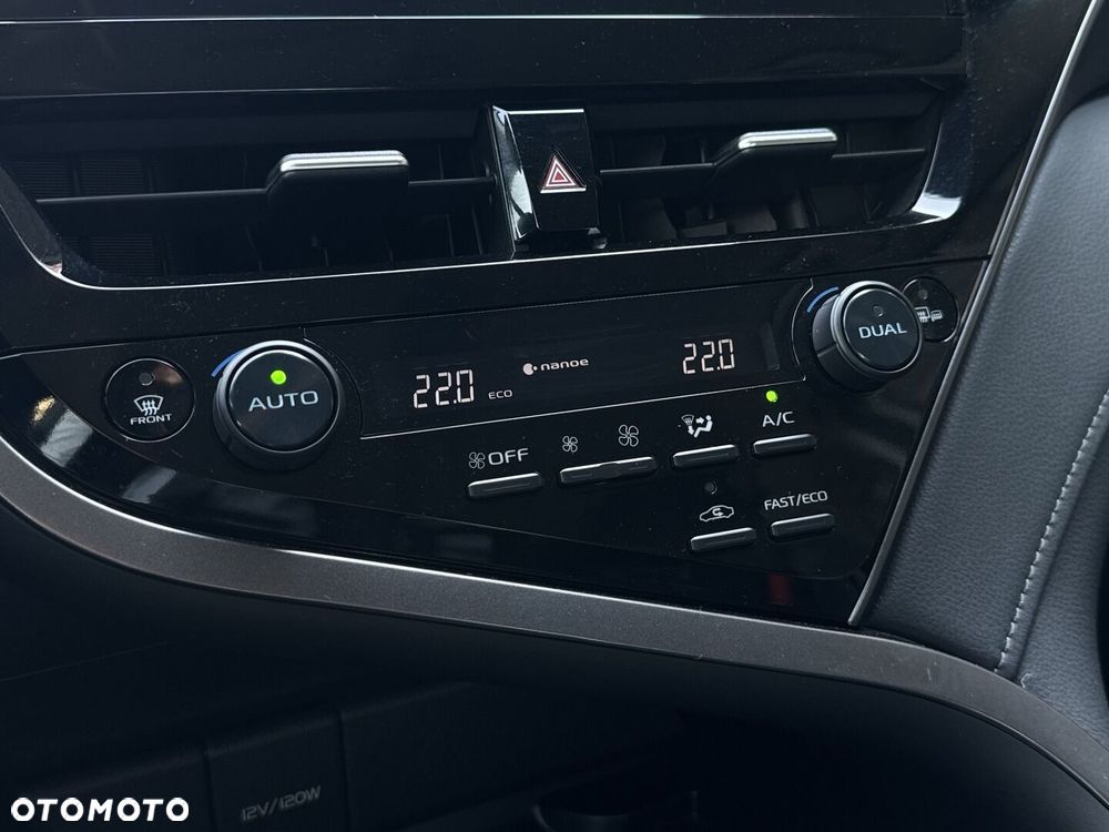 Toyota Camry 2.5 Hybrid Executive CVT - 27