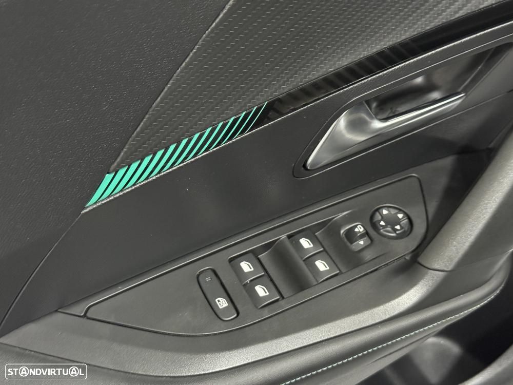Peugeot 2008 PureTech 130 EAT8 Allure - 26