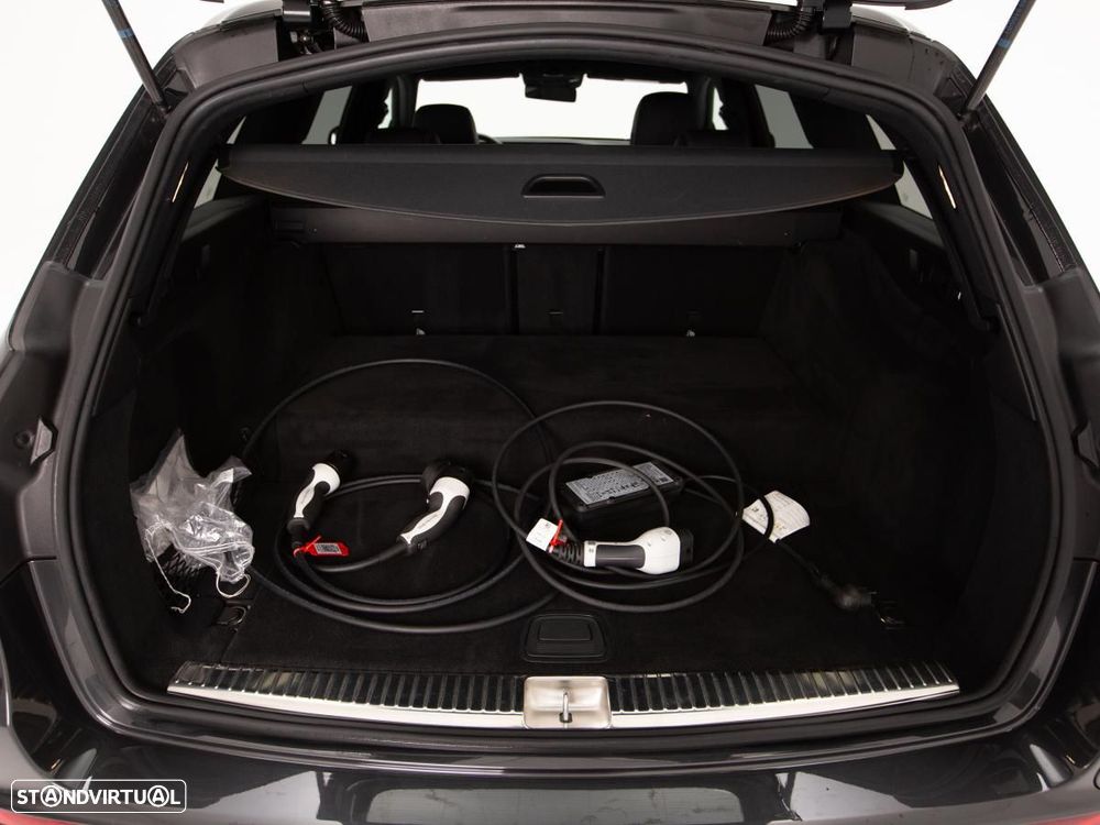 Mercedes-Benz E 300 de 4Matic 9G-TRONIC AMG Line - 12