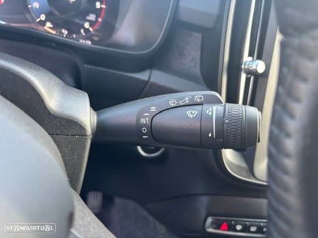 Volvo XC 40 2.0 D3 - 25