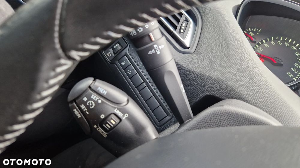 Peugeot 308 1.6 e-HDi Allure S&S - 17