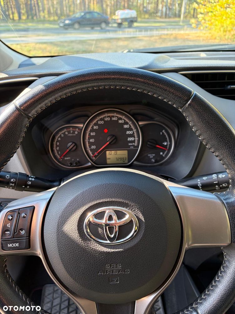 Toyota Yaris - 12
