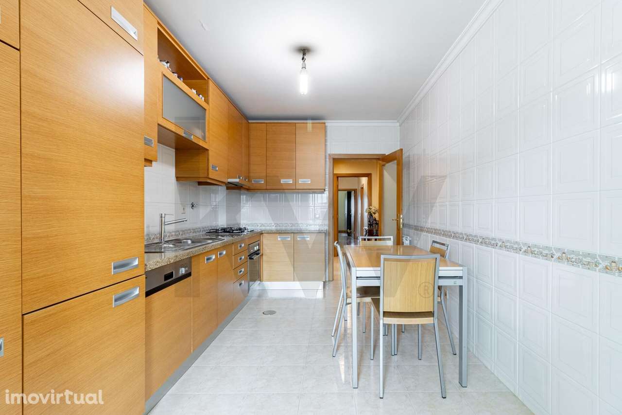 Apartamento T4 com excelente exposição solar em São João da Madeira - Grande imagem: 5/25