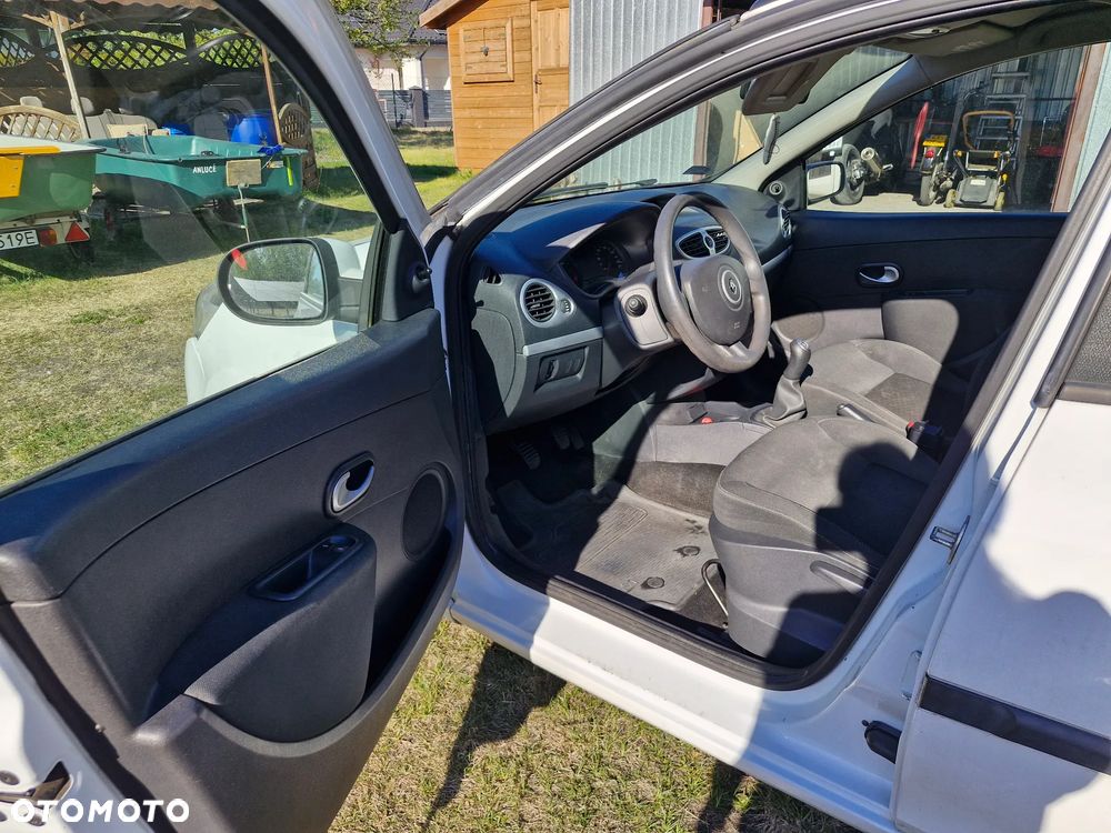 Renault Clio - 11