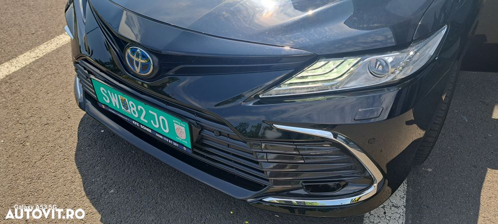 Toyota Camry Luxury - 17