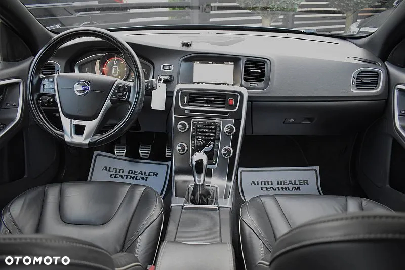 Volvo V60 D4 R-Design - 26