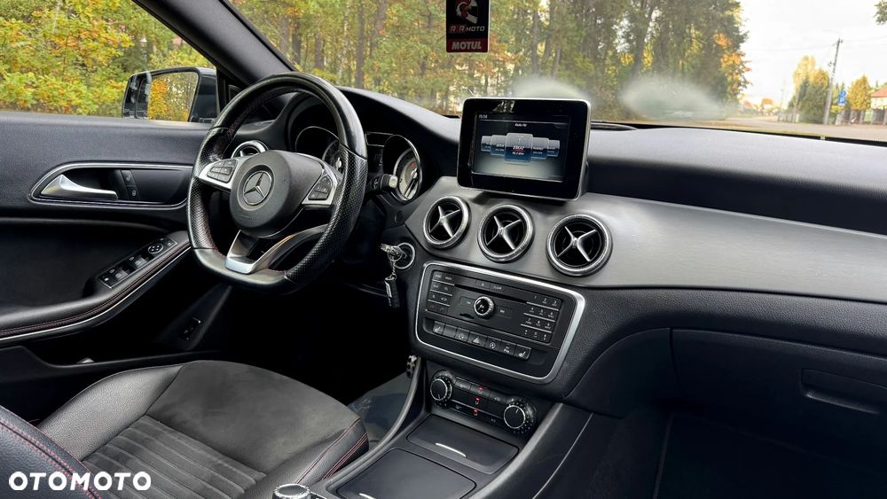 Mercedes-Benz CLA 180 7G-DCT AMG Line - 37