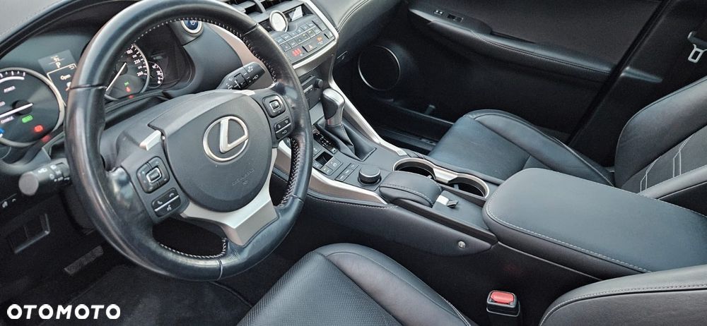 Lexus NX 300h Business Edition - 11