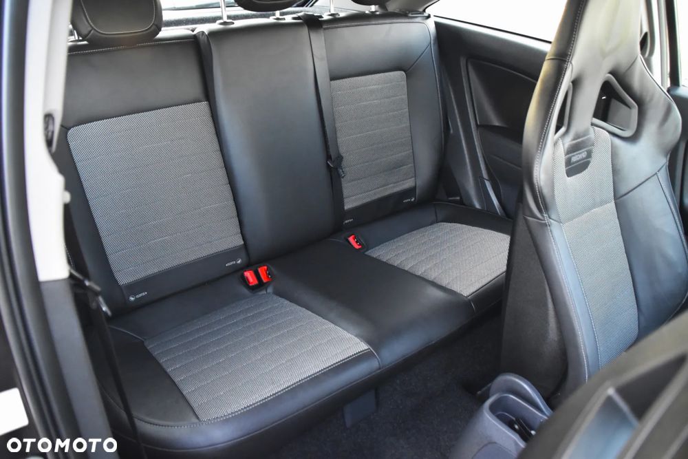 Opel Corsa 1.6 Turbo OPC - 11