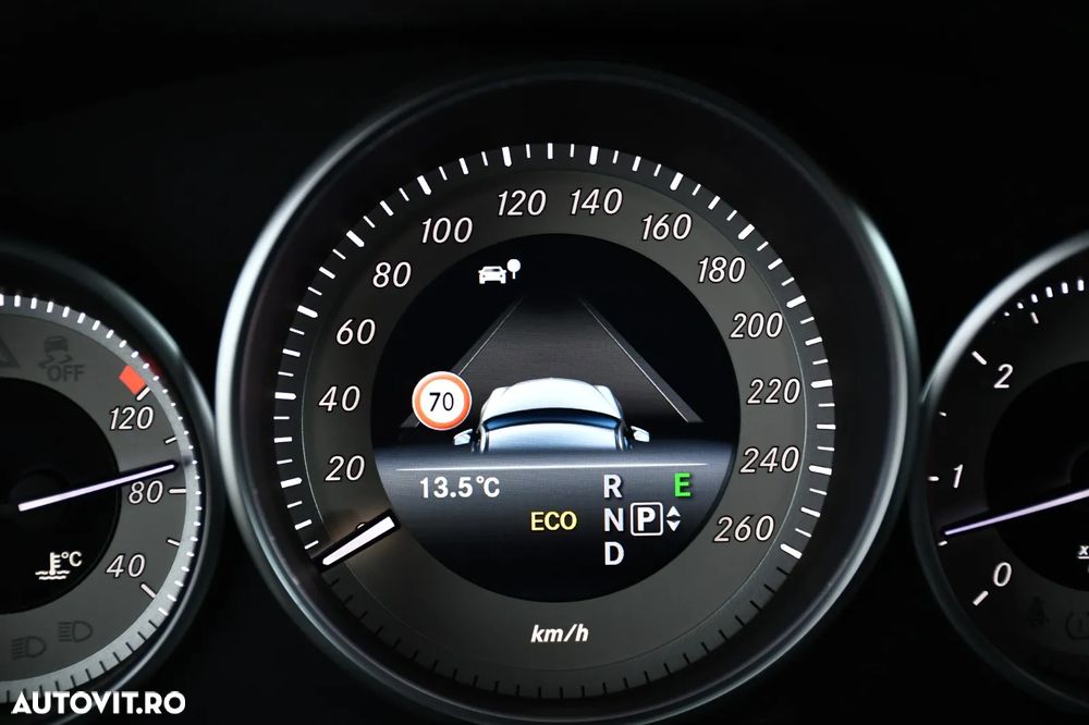 Mercedes-Benz E 300 BLUETEC 7G-TRONIC Avantgarde - 28