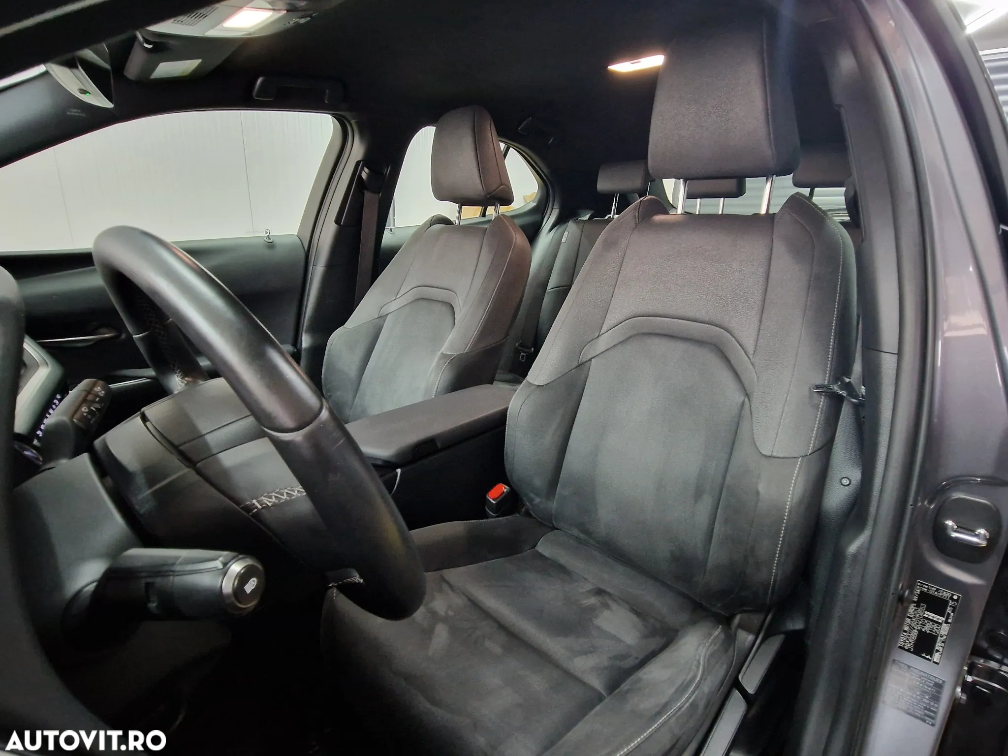 Lexus UX 250h Business Edition - 10