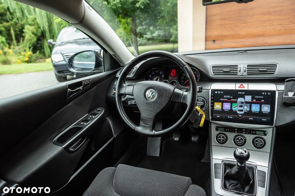 Volkswagen Passat 2.0 FSI Individual - 21