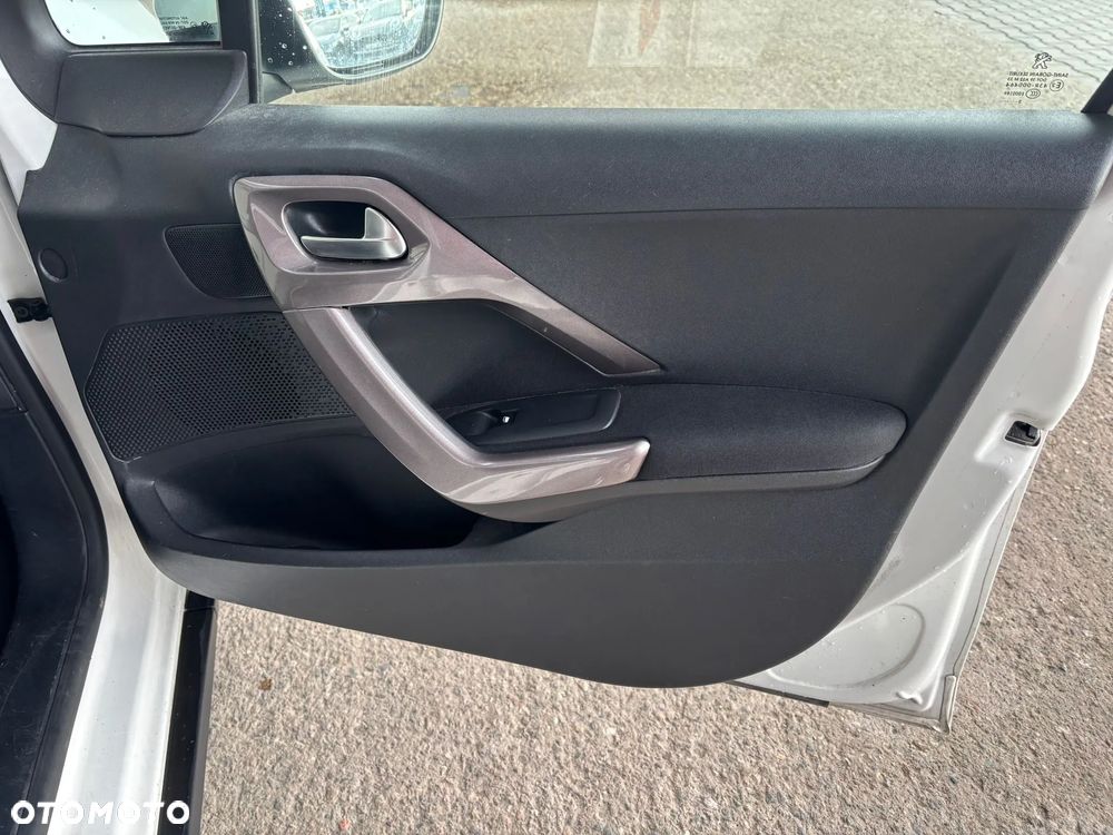 Peugeot 2008 120 VTI Allure - 16