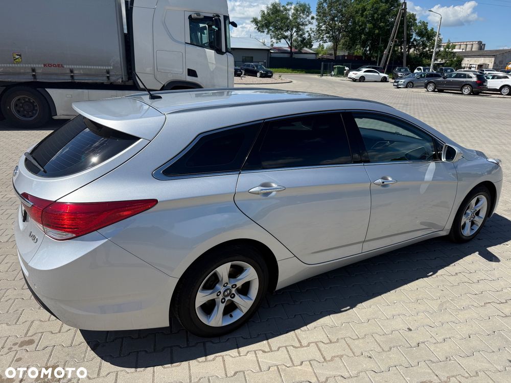 Hyundai i40 Kombi blue 1.6 Family+ - 11