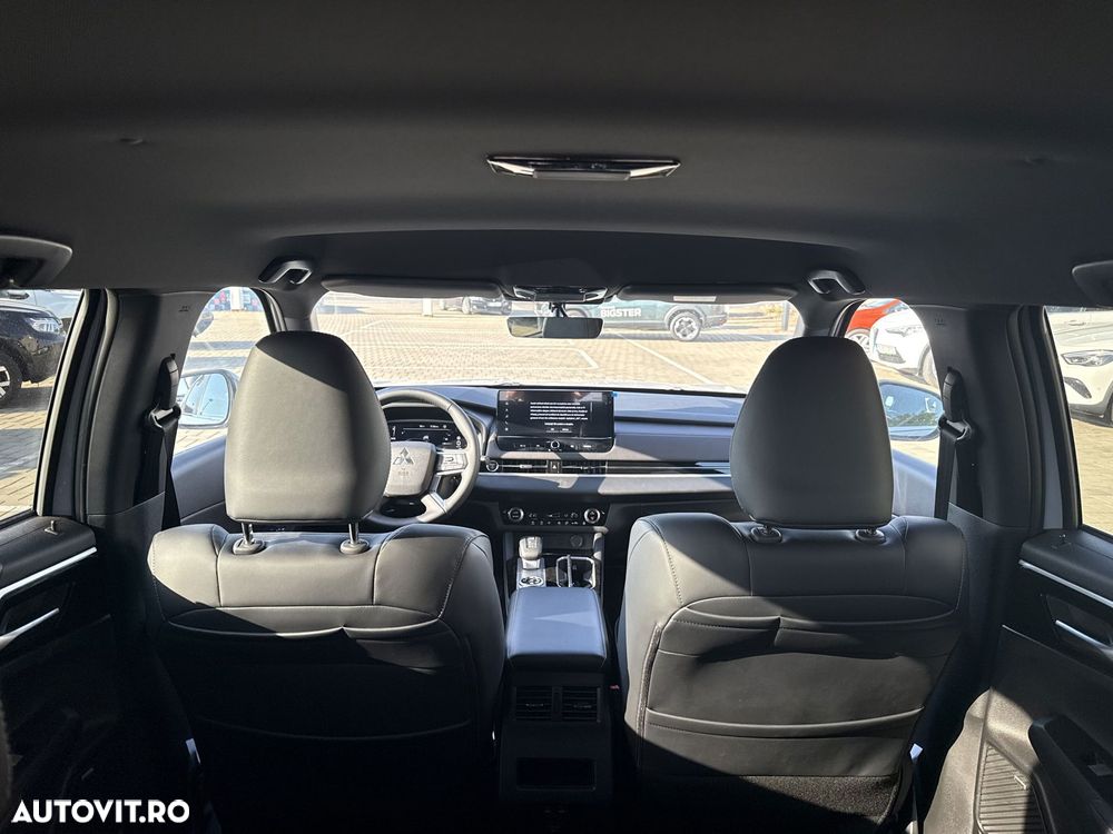 Mitsubishi Outlander 2.4 L 4X4 PHEV Intense - 17