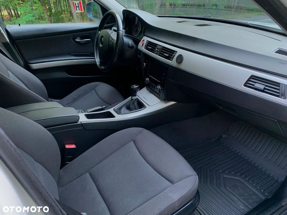 BMW Seria 3 318i Edition Exclusive - 12