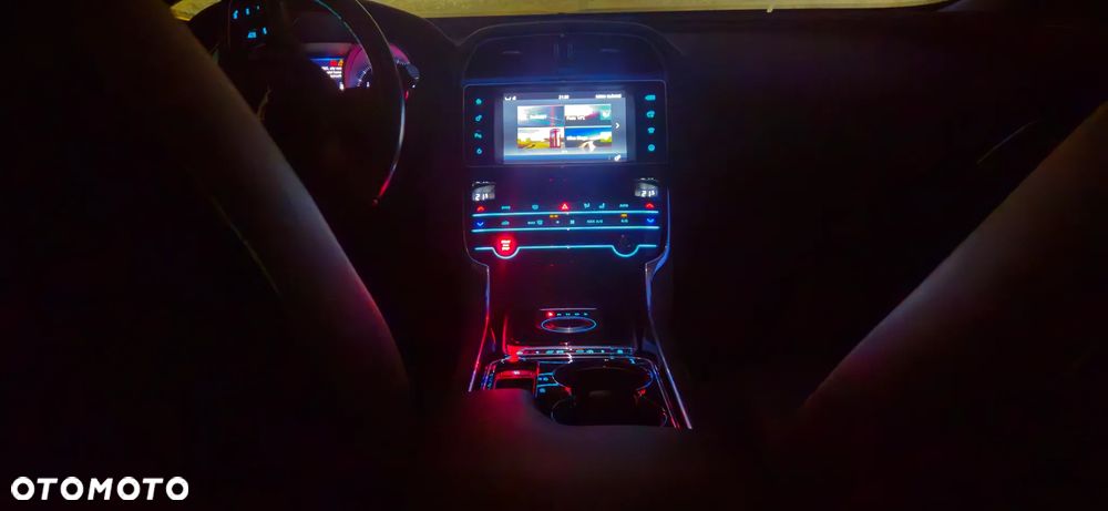 Jaguar XE 2.0 T Prestige - 7