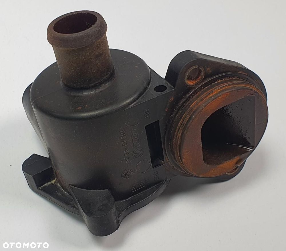 OBUDOWA TERMOSTATU AUDI A4 B7 1.8 T - 1