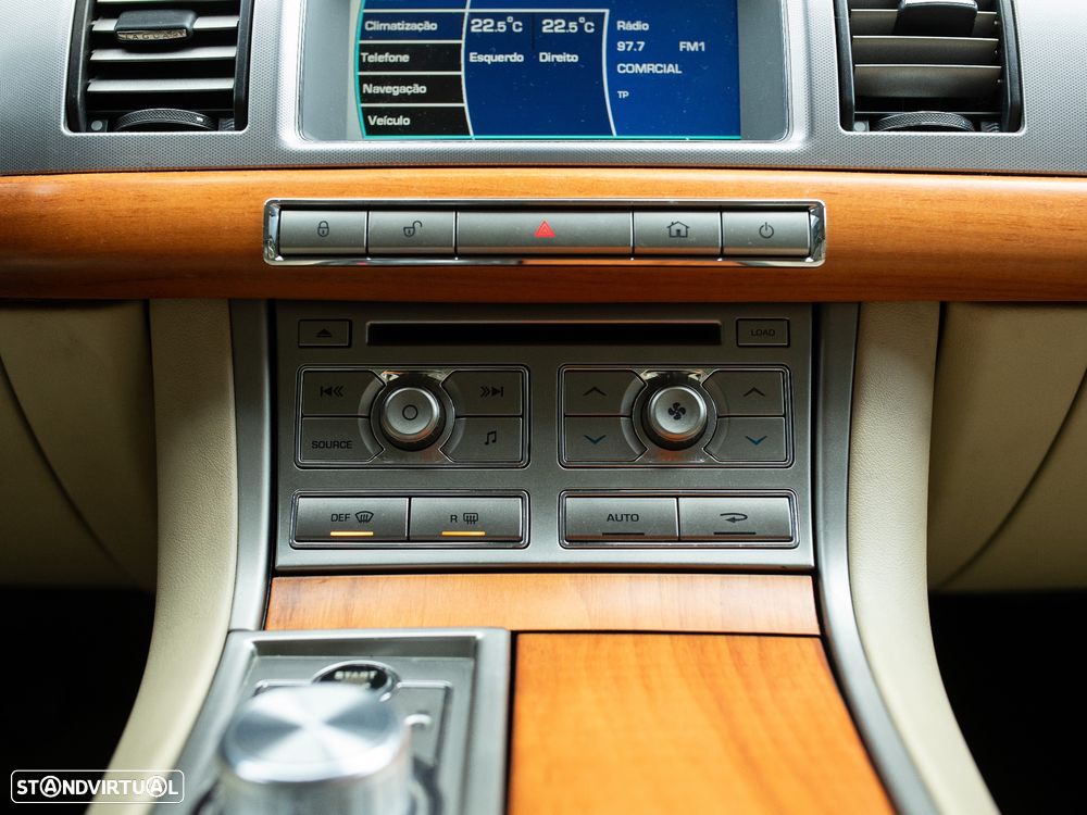 Jaguar XF 2.7 D V6 Luxury - 27