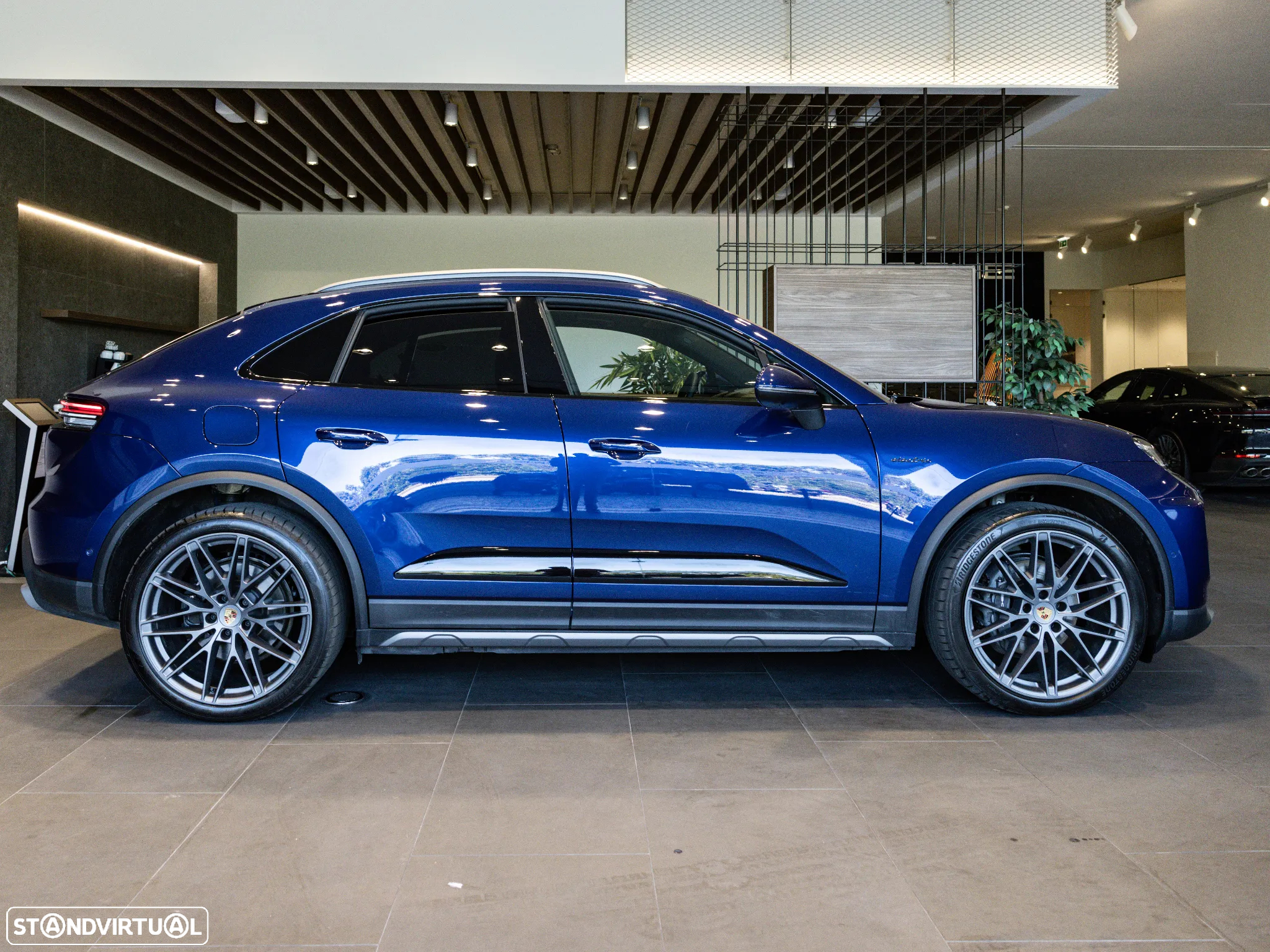 Porsche Macan Electric 4 - 5