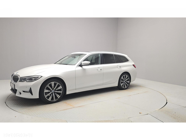 BMW Seria 3 320d xDrive Luxury Line