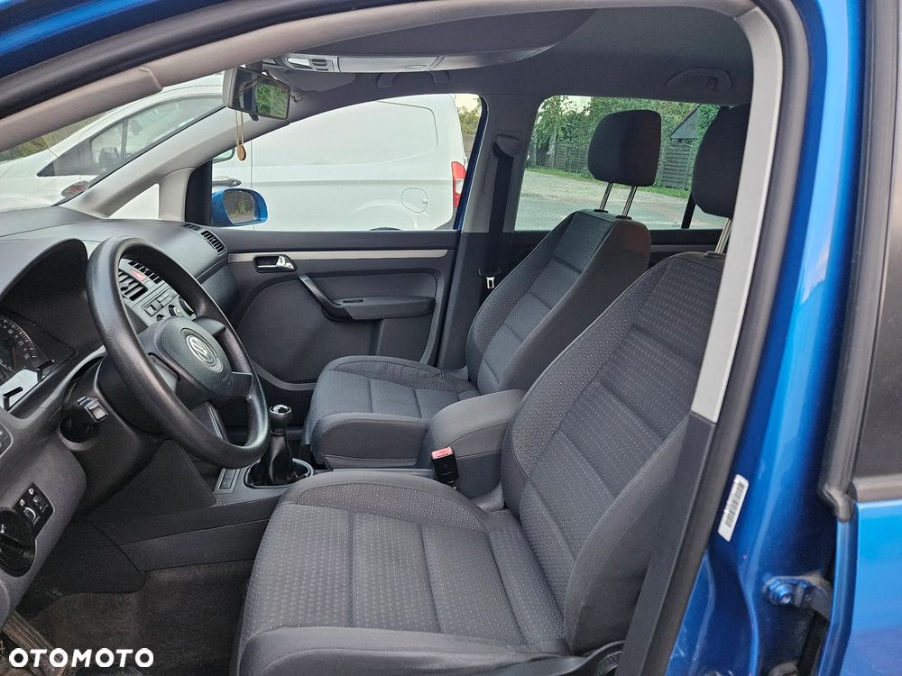 Volkswagen Touran - 25