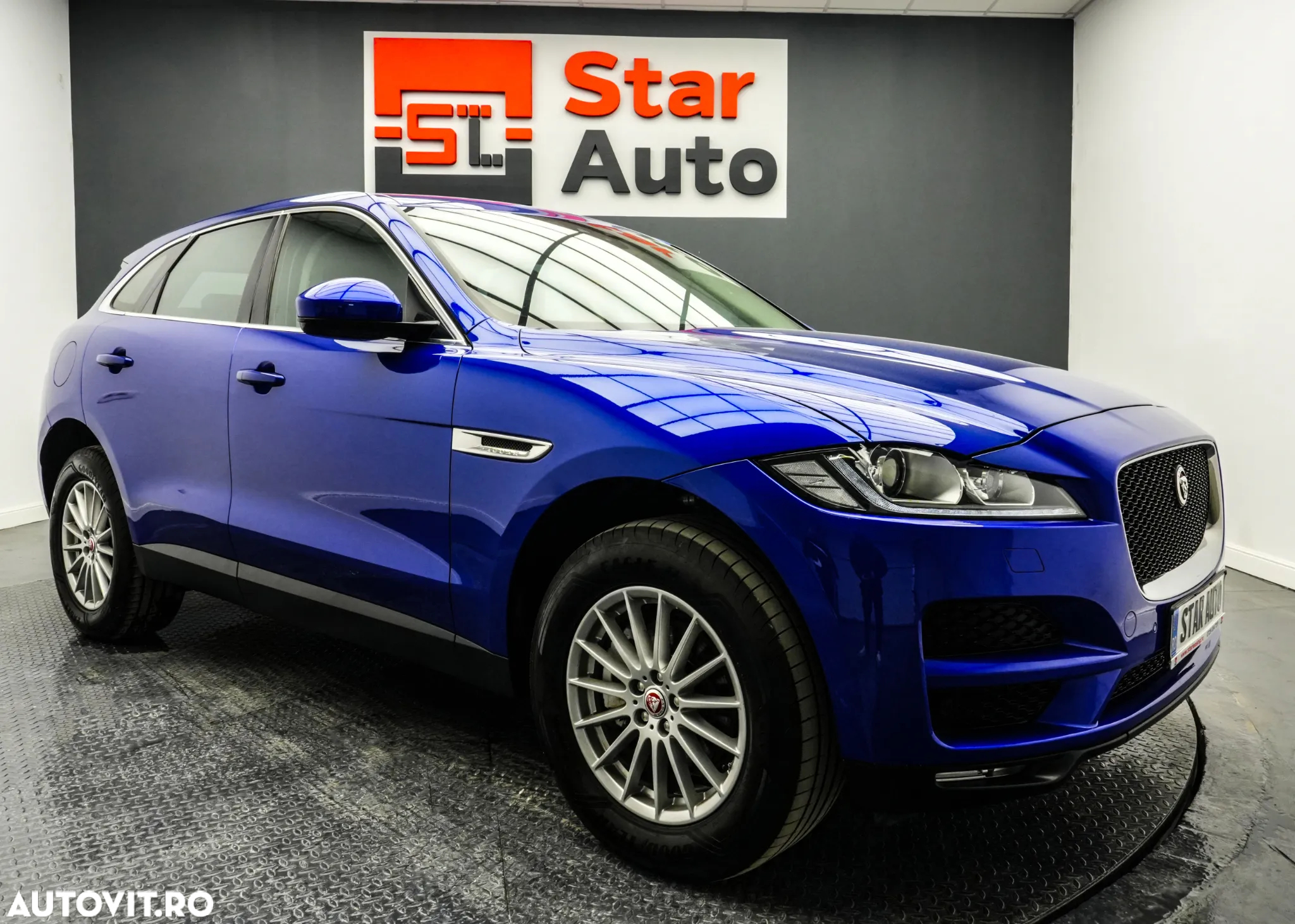 Jaguar F-Pace 25d AWD Pure - 4