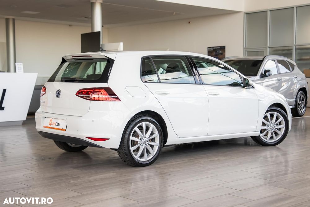 Volkswagen Golf - 11