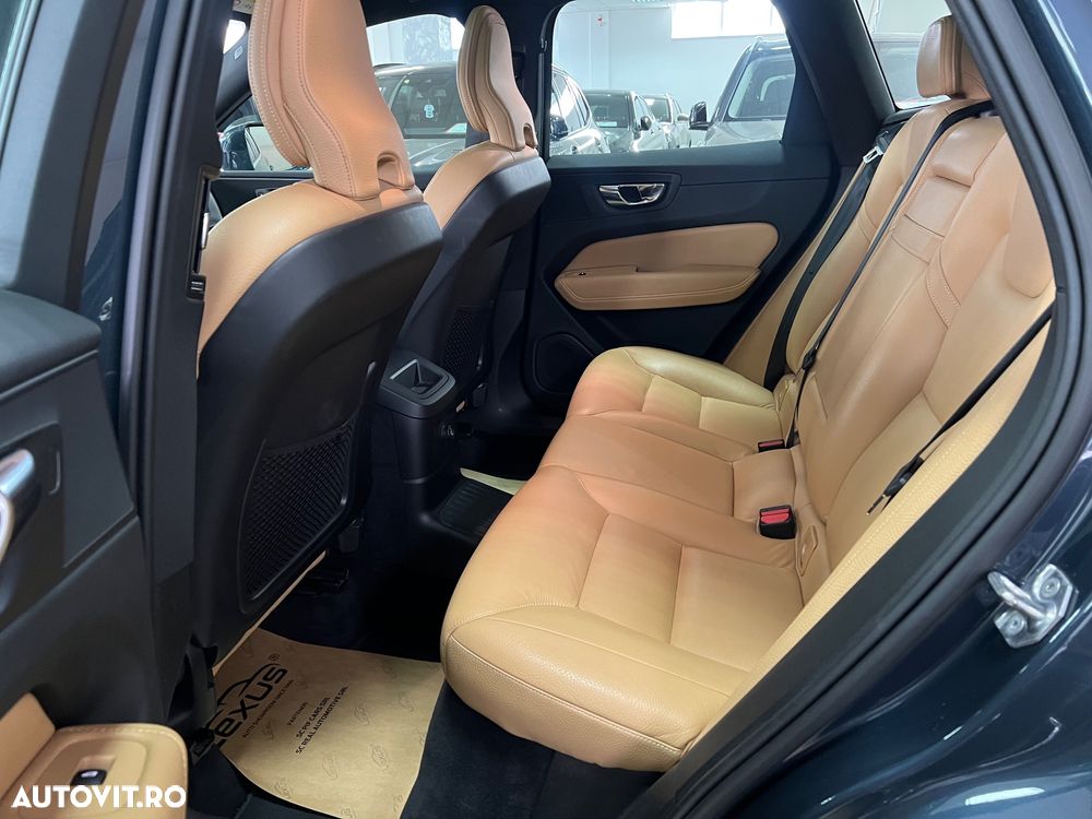 Volvo XC 60 T8 Twin Engine AWD Momentum Pro - 18