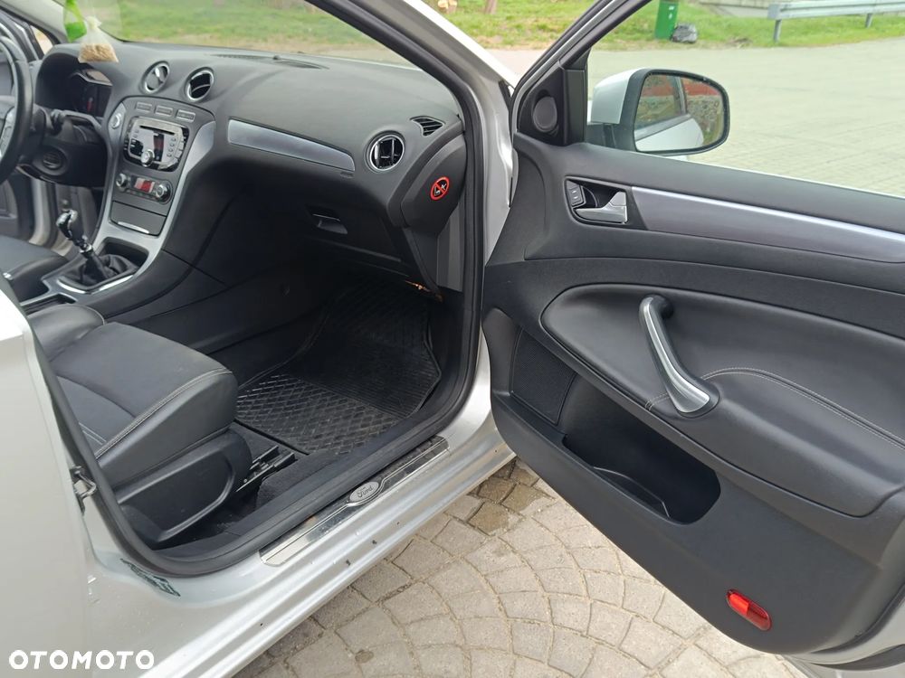 Ford Mondeo 2.0 TDCi Ambiente - 20