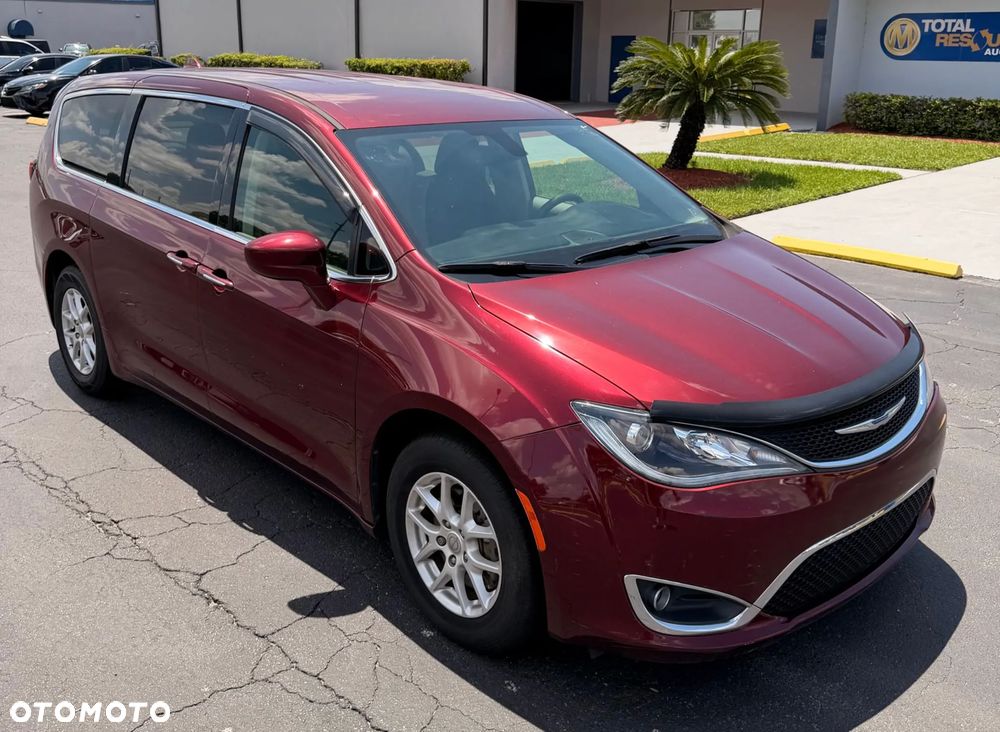 Chrysler Pacifica - 8