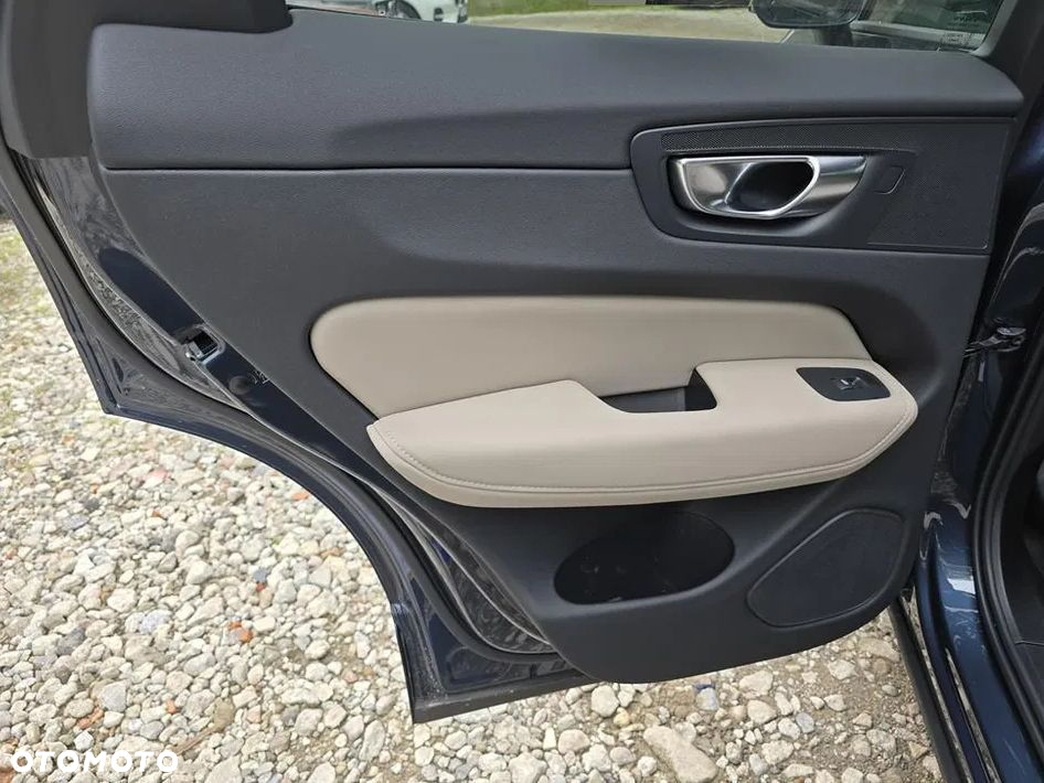 Volvo XC 60 B5 B AWD Plus Bright - 8
