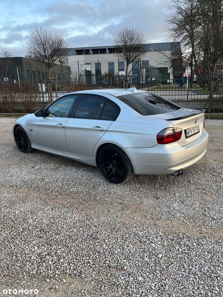 BMW Seria 3 330i - 3