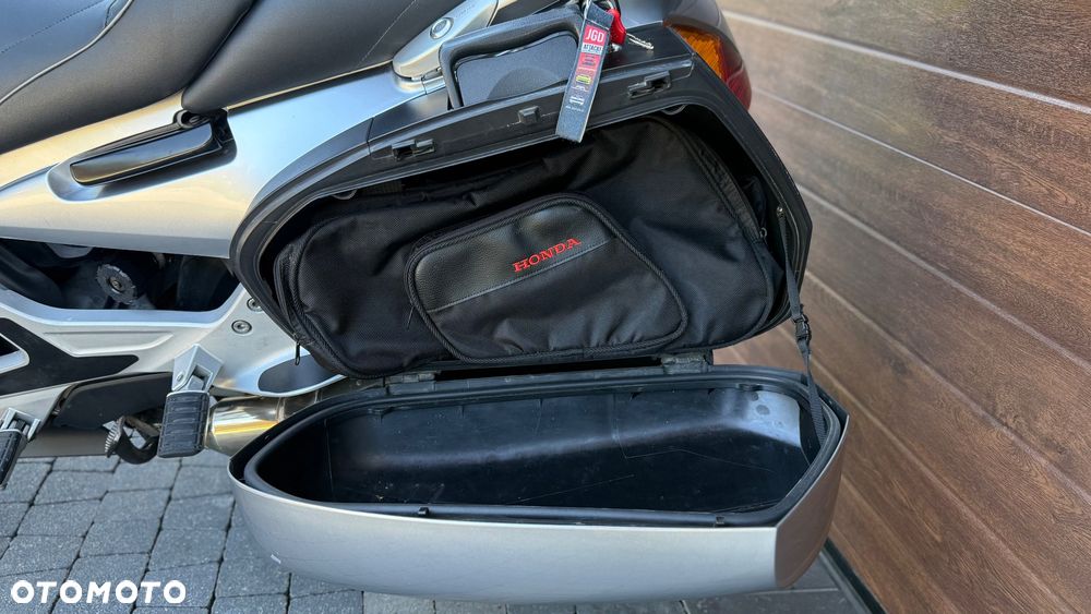 Honda ST - 23
