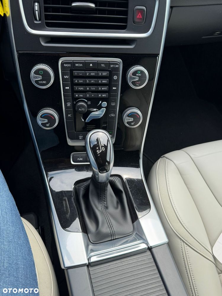 Volvo V60 D6 AWD Plug-in Hybrid Summum - 18